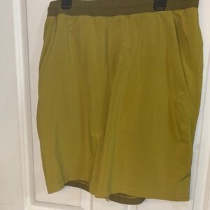 Mens LULULEMON Active Shorts, Medium